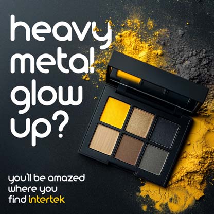 Makeup compact with colored minerals